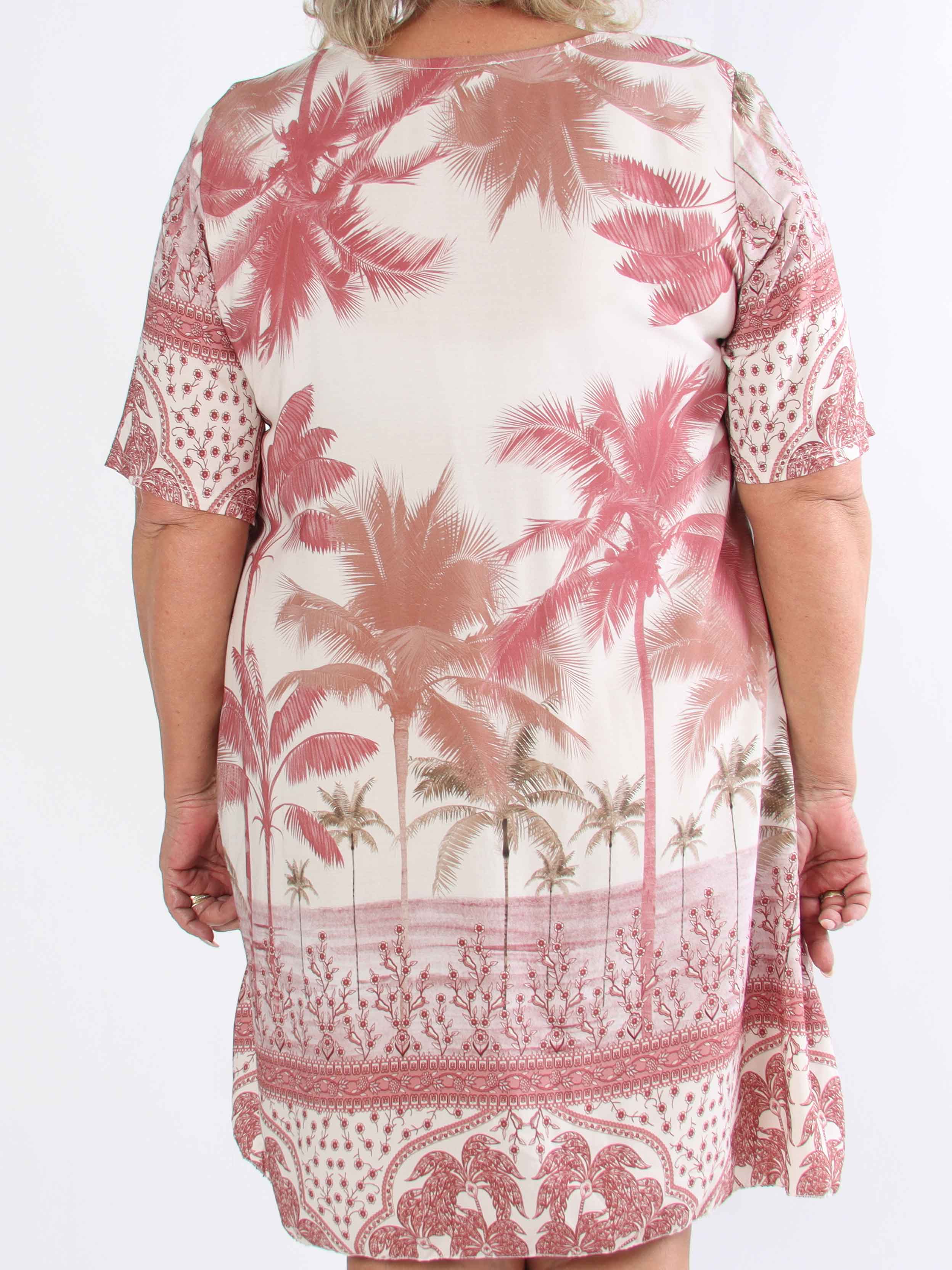 Julia - Plus size sommerkjole med palmer og mønster